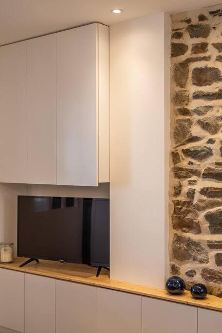 Le Cocoon - Appartement Dans Maison Du Xviieme Siecle ฟูแฌร์ ภายนอก รูปภาพ