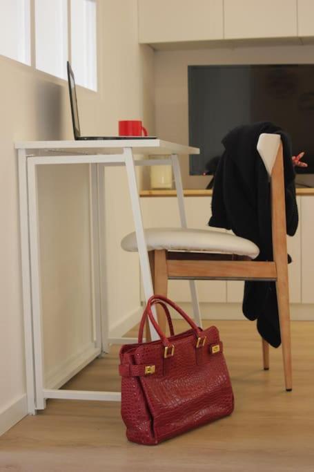 Le Cocoon - Appartement Dans Maison Du Xviieme Siecle ฟูแฌร์ ภายนอก รูปภาพ