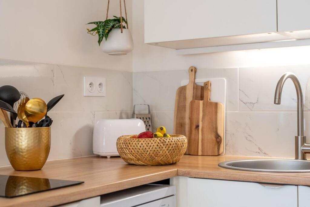 Le Cocoon - Appartement Dans Maison Du Xviieme Siecle ฟูแฌร์ ภายนอก รูปภาพ