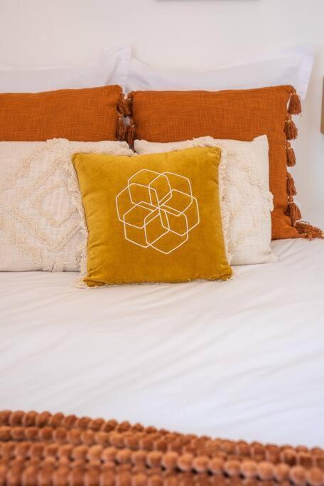 Le Cocoon - Appartement Dans Maison Du Xviieme Siecle ฟูแฌร์ ภายนอก รูปภาพ