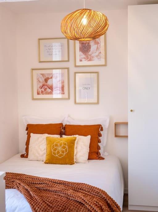 Le Cocoon - Appartement Dans Maison Du Xviieme Siecle ฟูแฌร์ ภายนอก รูปภาพ